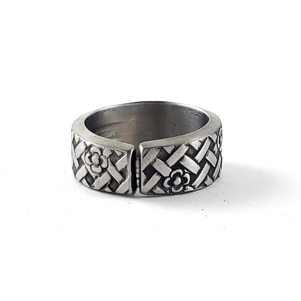 Oxford Hall Lattice & Flowers Stainless Steel Spoon Ring Midnight Jo oxh16